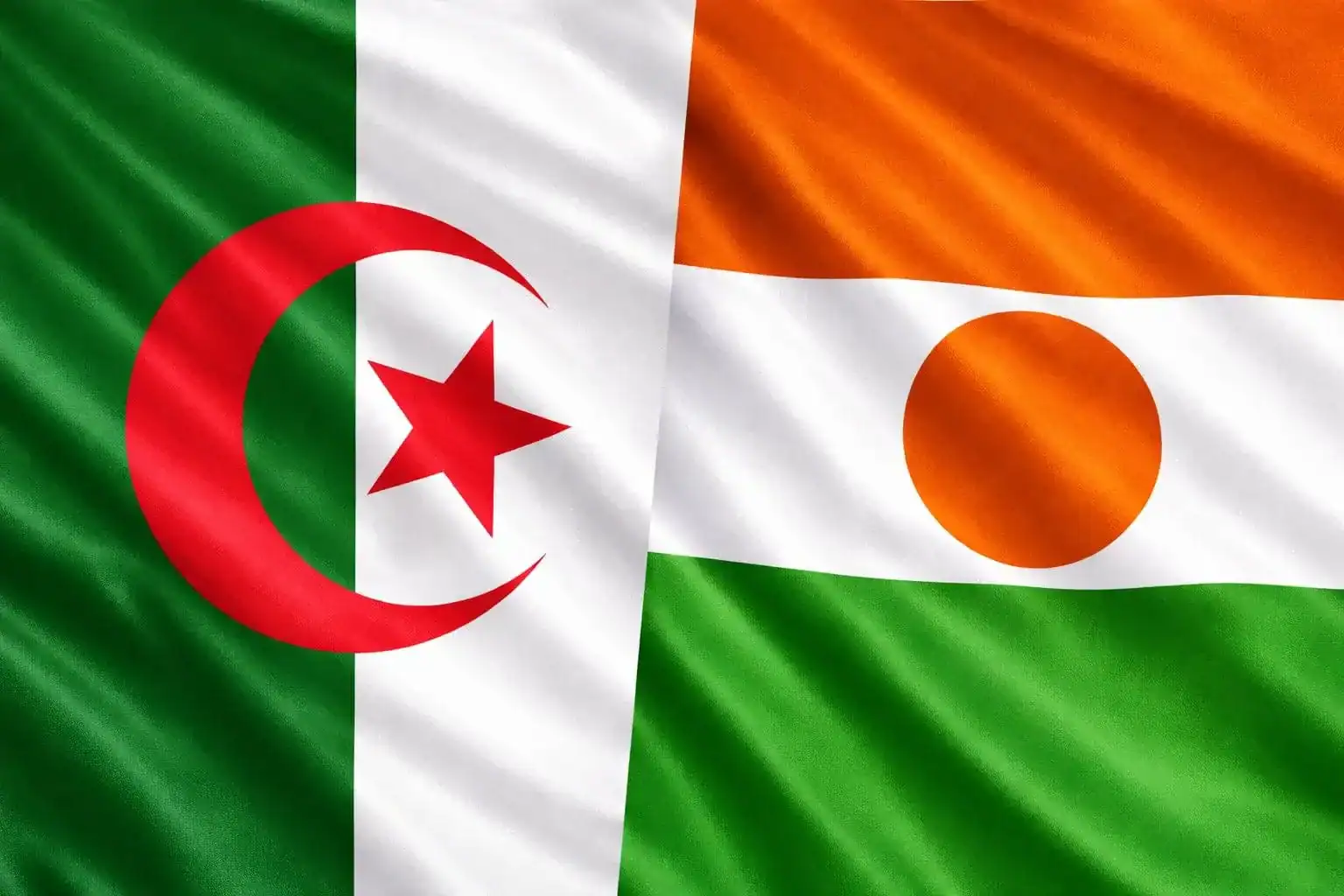 Niger-Algérie : Un discours présidentiel qui interpelle la France Drapeaux d'Algérie et du Niger côte à côte.