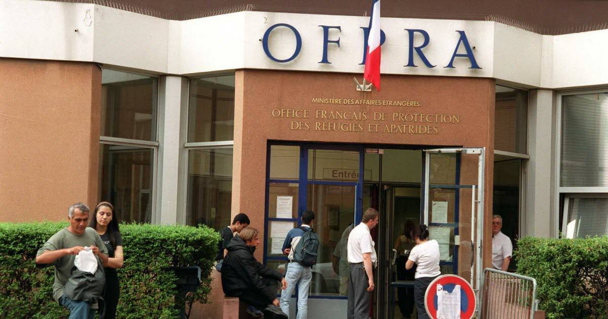 France : Nouvelles règles pour les demandeurs d’asile en 2026 Demandeurs d'asile devant l'Office français de protection des réfugiés.