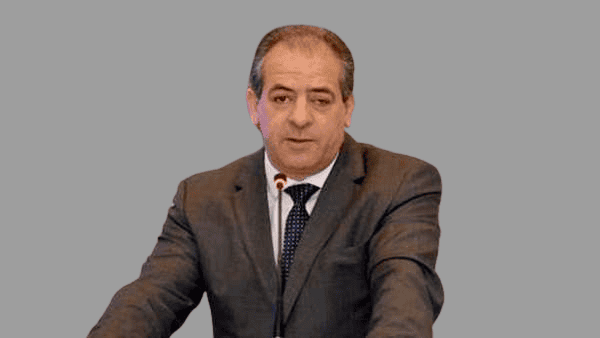 Le nouveau président de la JS Kabylie lors d'une conférence de presse.