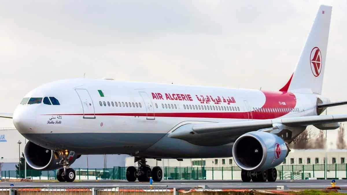 Nouveaux avantages Air Algérie pour les agences de voyage Avion Air Algérie prêt à décoller pour Guangzhou, Chine.