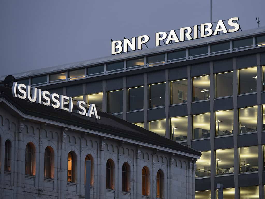 BNP Paribas El Djazaïr : Un nouveau président à la tête Façade du siège de BNP Paribas en Algérie avec logo visible.