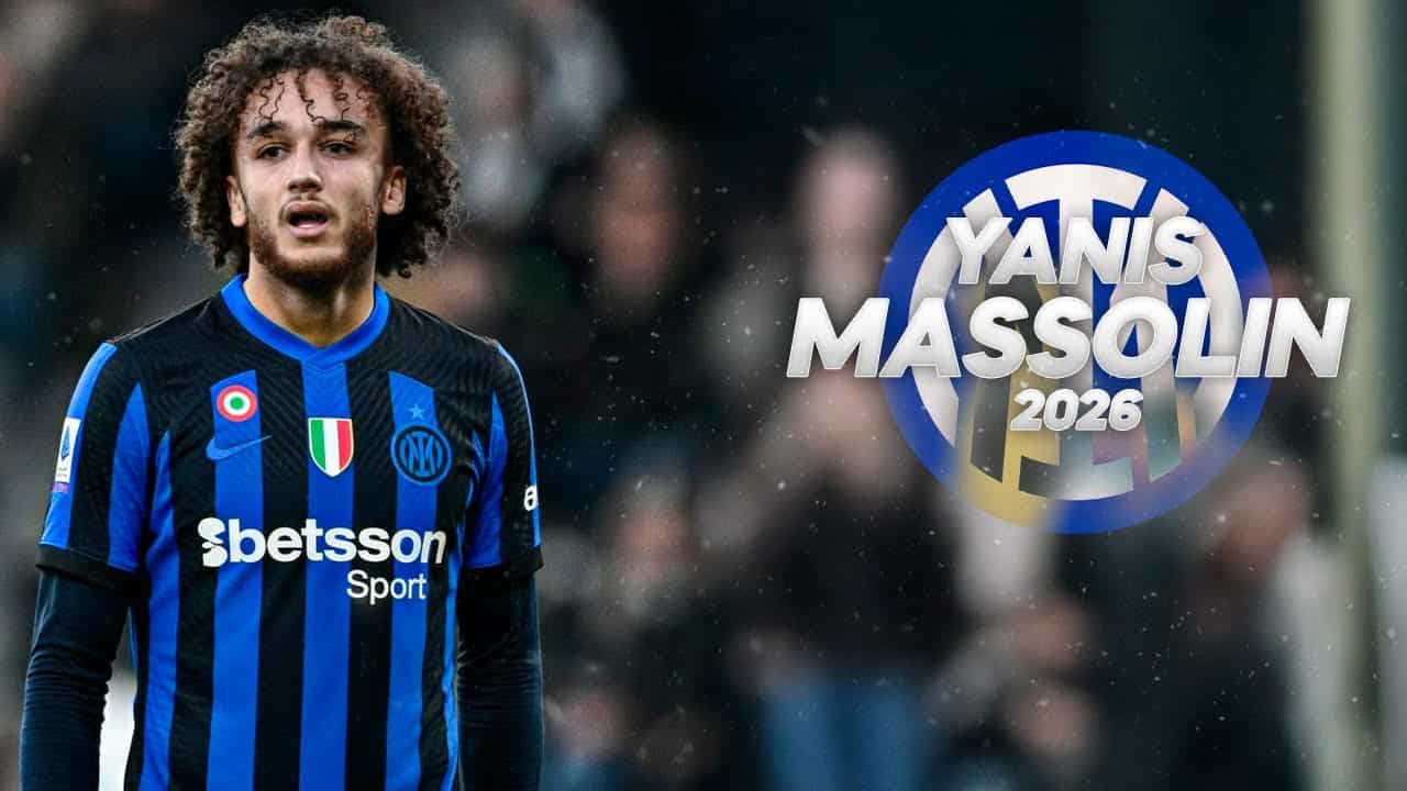 Nouvelle star algérienne en Italie qui fait sensation Yanis Massolin en action lors d'un match de football en 2026.