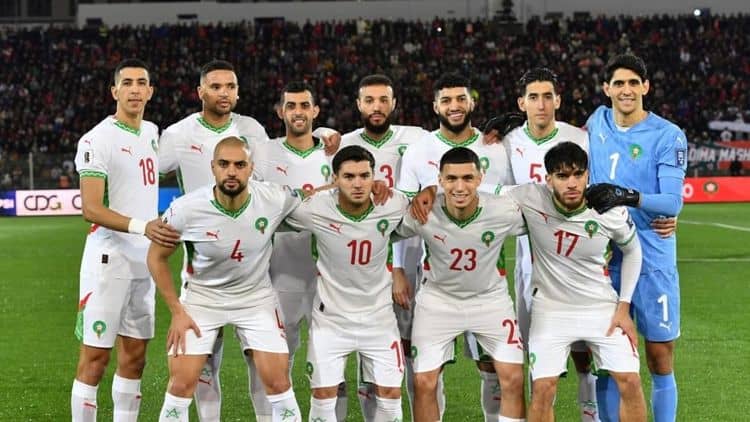 Comment le Maroc s’est enchevêtré dans son piège ? Groupe de joueurs marocains de football en équipe nationale.