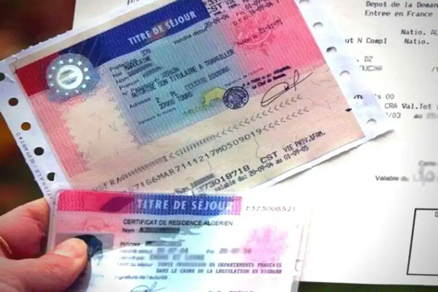 Pourquoi les titres de séjour freinent les entreprises françaises ? Titre de séjour français avec visa et cachet officiel.