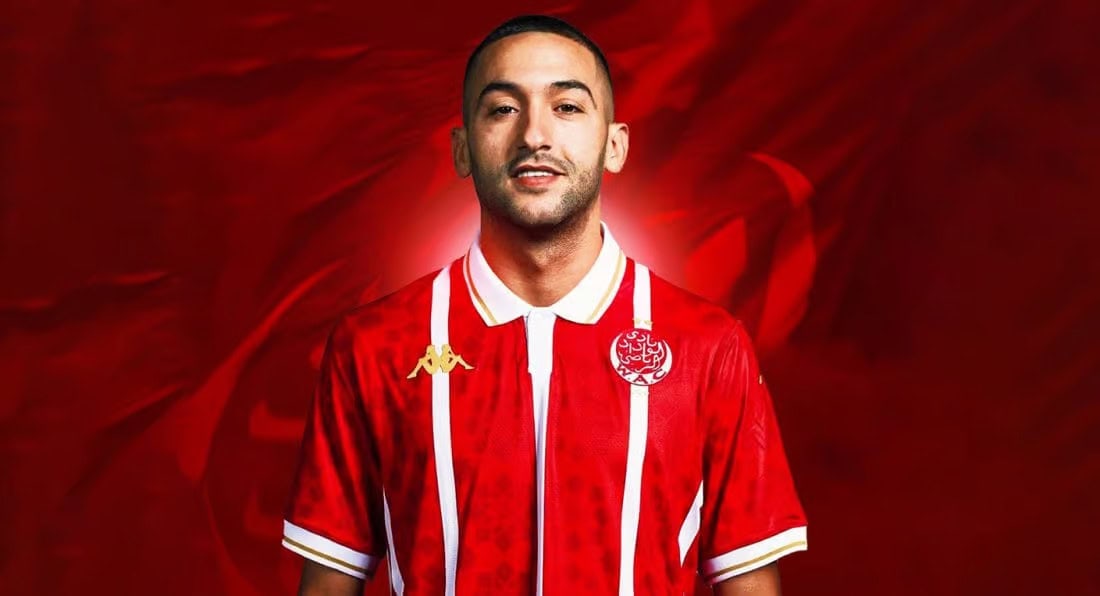 Hakim Ziyech portant le maillot de l'équipe nationale du Maroc.