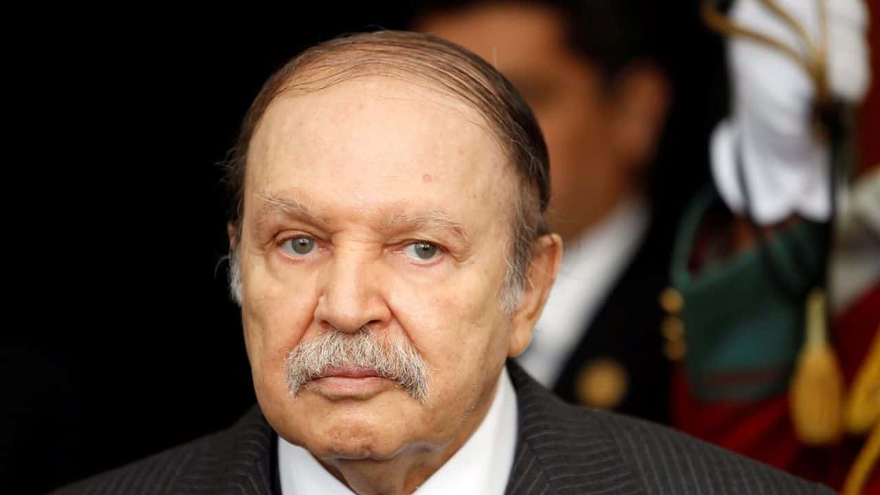 Affaire Bouteflika : le maire d’El Biar sous le feu des suspicions ! Image de Bouteflika lors d'une manifestation ou événement public.