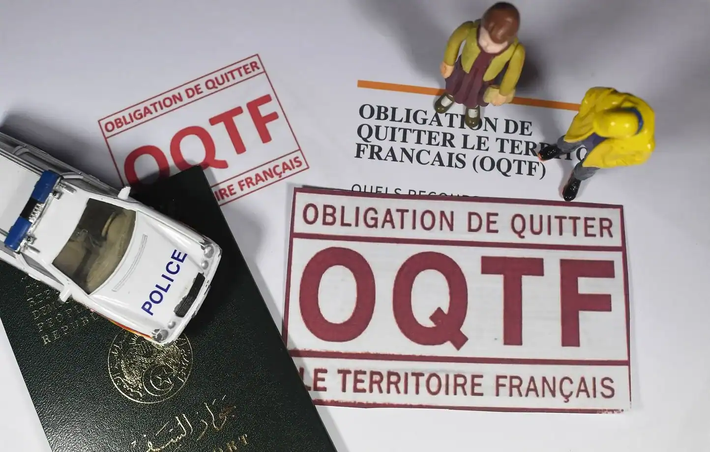 Expulsions d’Algériens : reprise des documents consulaires Procédures d'expulsion et documents officiels pour OQTF.