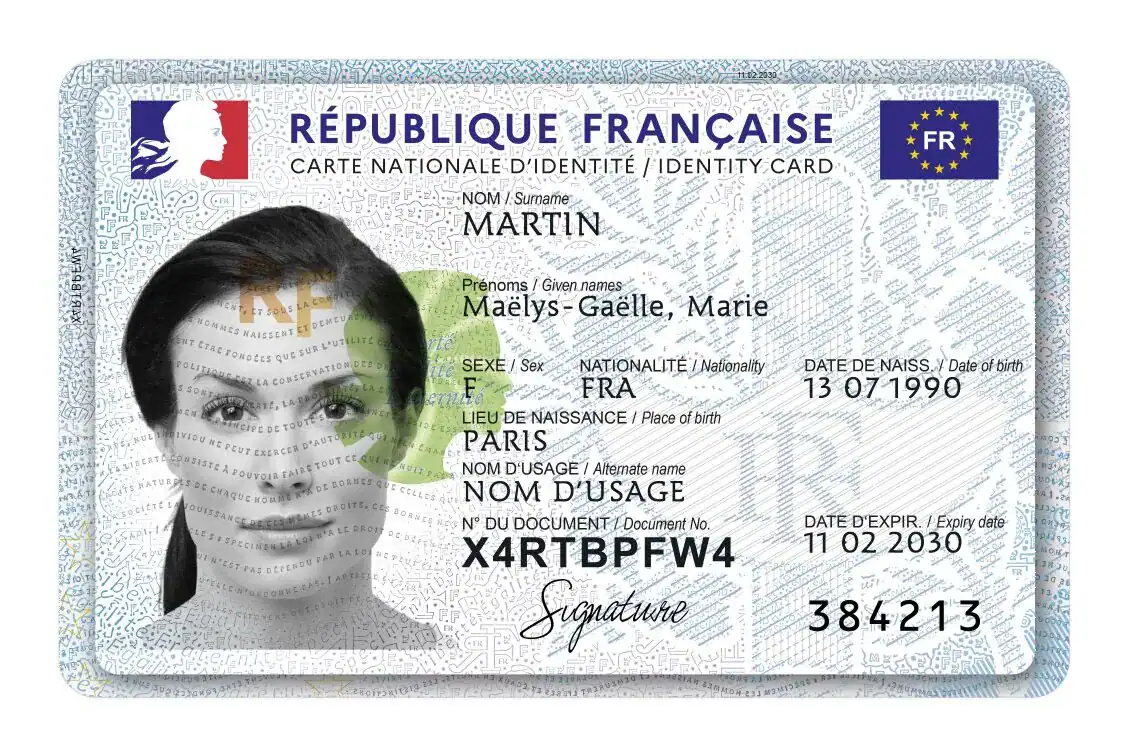 Carte d'identité française avec photo de Marie Maëlys-Gaëlle.