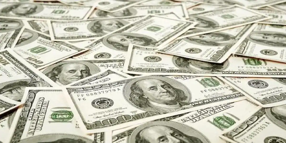 La BRI saisit des faux dollar américains
