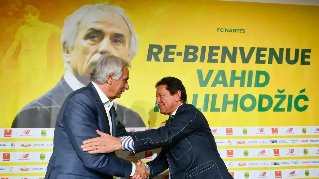 Coup de théâtre ! FC Nantes rappelle Vahid Halilhodzic pour sauver la saison Vahid Halilhodzic accueilli chaleureusement par le président du FC Nantes.