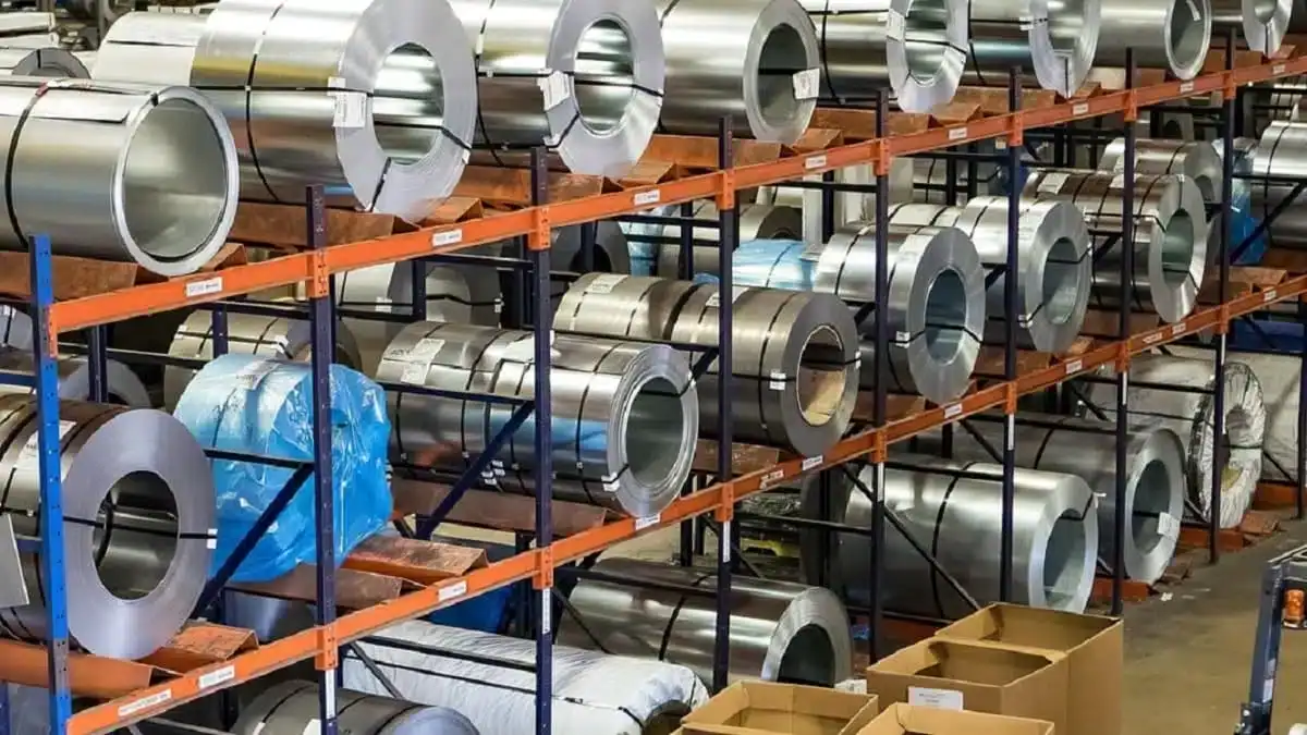 Vers une taxation de l’acier algérien par les États-Unis ? Bobines d'acier dans une usine, prêt pour l'expédition.