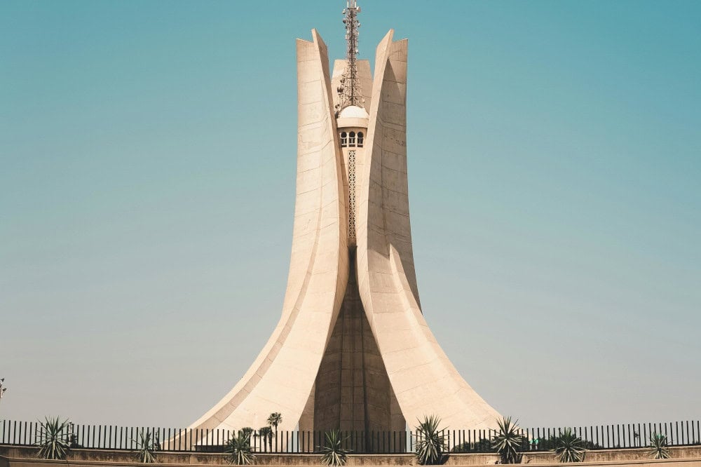Découvrez Alger : la pépite économique au départ de France ! Vue de la Grande Mosquée d'Alger, symbole culturel et religieux.