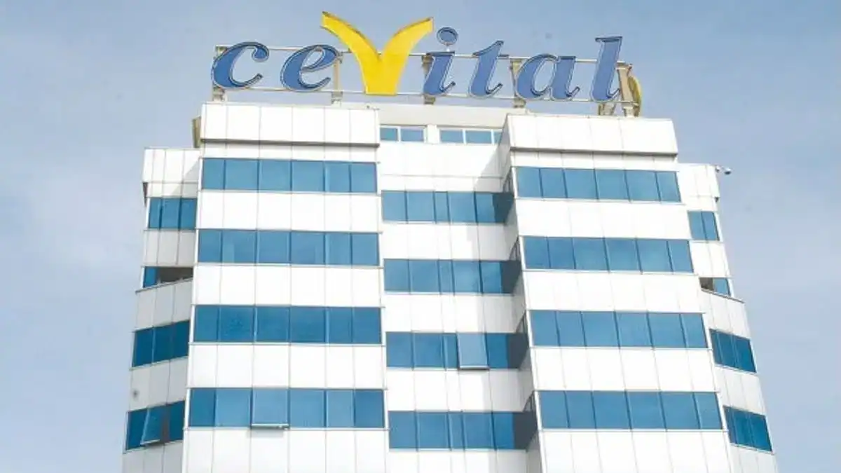 Cevital cède la chaîne Uno à la jeune pousse Yassir Bâtiment moderne de Cevital avec logo en haut.