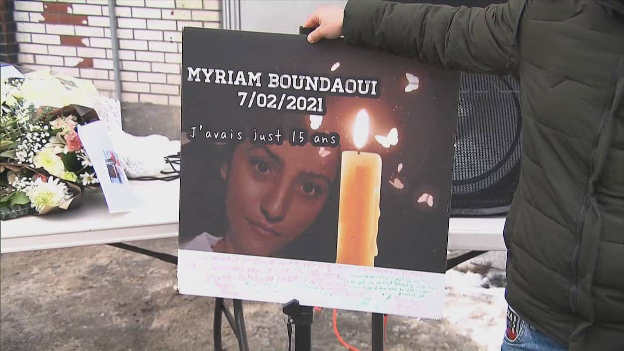 Montréal : Ce verdict sur l’Algérienne tuée va vous surprendre Affiche hommage à Myriam Boundaoui, jeune fille de 15 ans décédée en 2021.