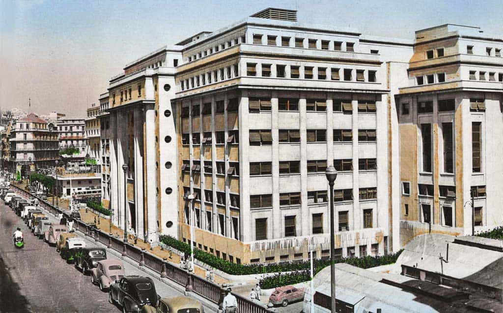 Immeuble gouvernemental à Alger, Algérie, architecture moderne.