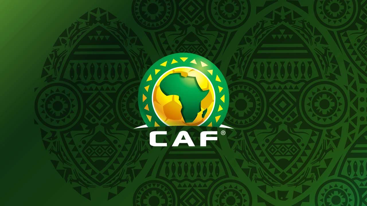 Logo de la CAF avec carte de l'Afrique en arrière-plan.