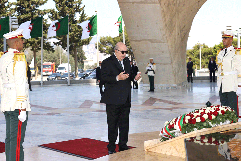 Comment Tebboune rend hommage aux héros tombés à Tébessa ? Comment Tebboune rend hommage aux héros tombés à Tébessa ?