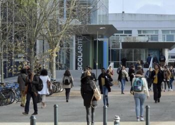 Nouvelles règles : impact sur les frais pour étudiants étrangers