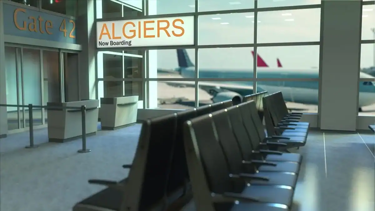 Découvrez les opportunités d’emploi dans les Salons VIP d’Alger Salle d'attente à l'aéroport d'Alger avec vue sur les avions.