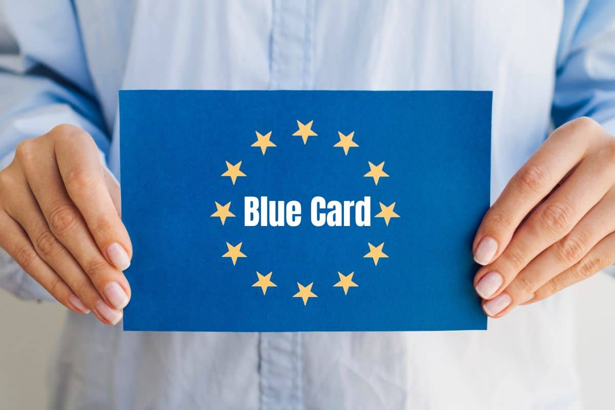 Carte bleue européenne avec étoiles de l'UE.