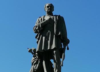 Pourquoi les statues de Bugeaud sont-elles controversées ?
