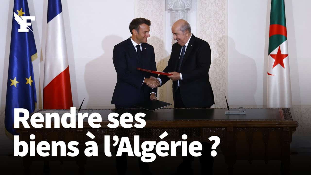 Deux hommes signent un document officiel lors d'une cérémonie diplomatique.