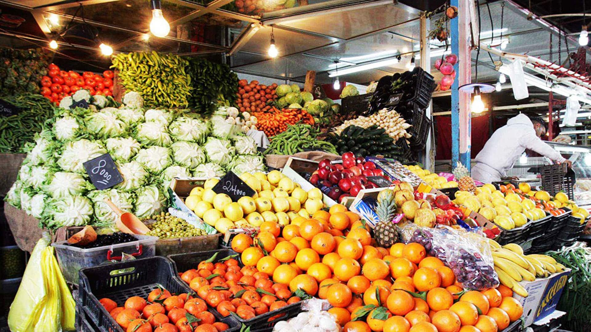 Pourquoi les prix des légumes grimpent en Algérie ? Variété de légumes frais au marché en Algérie.