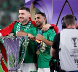 Riyad Mahrez : une lourde amende après l’exploit d’Al Ahli Riyad Mahrez et ses coéquipiers célèbrent leur victoire en Coupe du Monde.