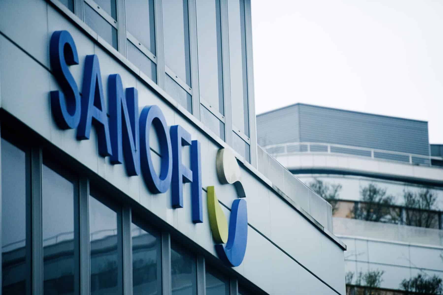 Bâtiment de Sanofi avec logo visible en Algérie.