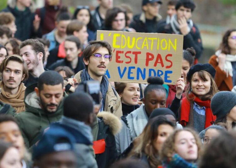 France : cette université refuse les 2 895 € aux étudiants Nouvelles règles : impact sur les frais pour étudiants étrangers