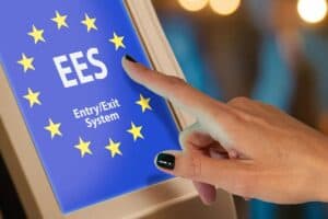 EES Schengen : chaos aux frontières, voyageurs sous pression Capture d'écran du système EES pour l'espace Schengen sur un smartphone.