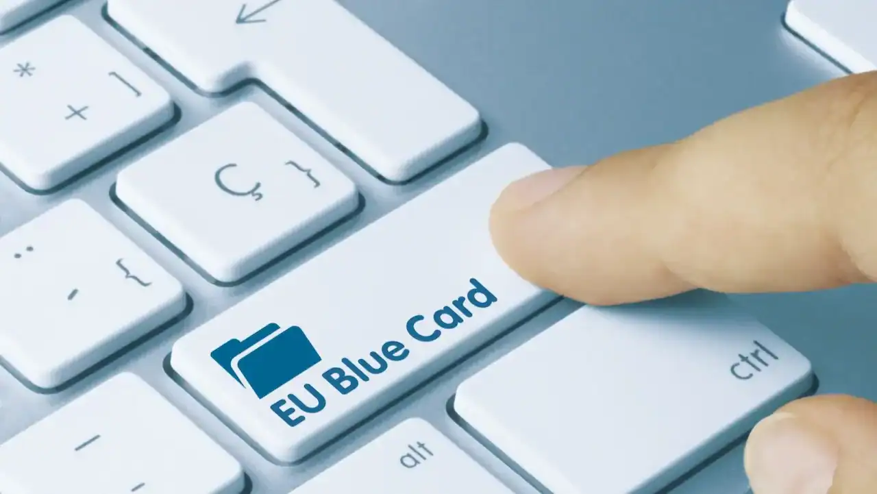 Clavier avec carte bancaire européenne EU Blue Card.