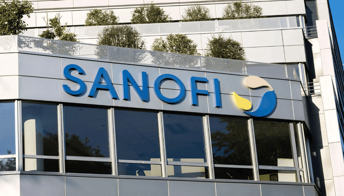 Bâtiment de Sanofi en Algérie avec logo visible.