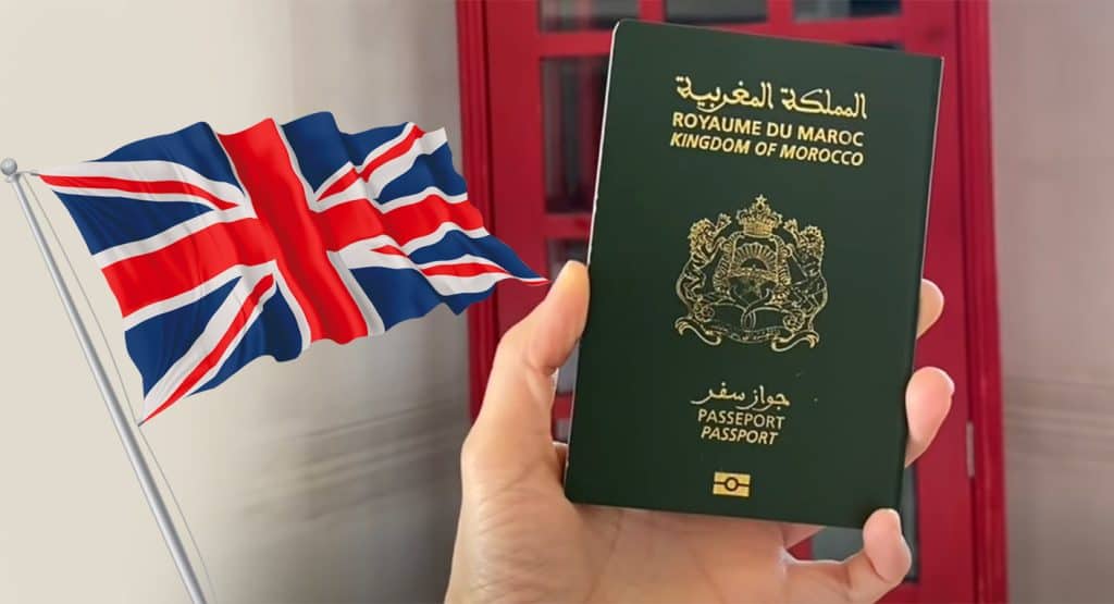 Passeport marocain avec drapeau britannique en arrière-plan.