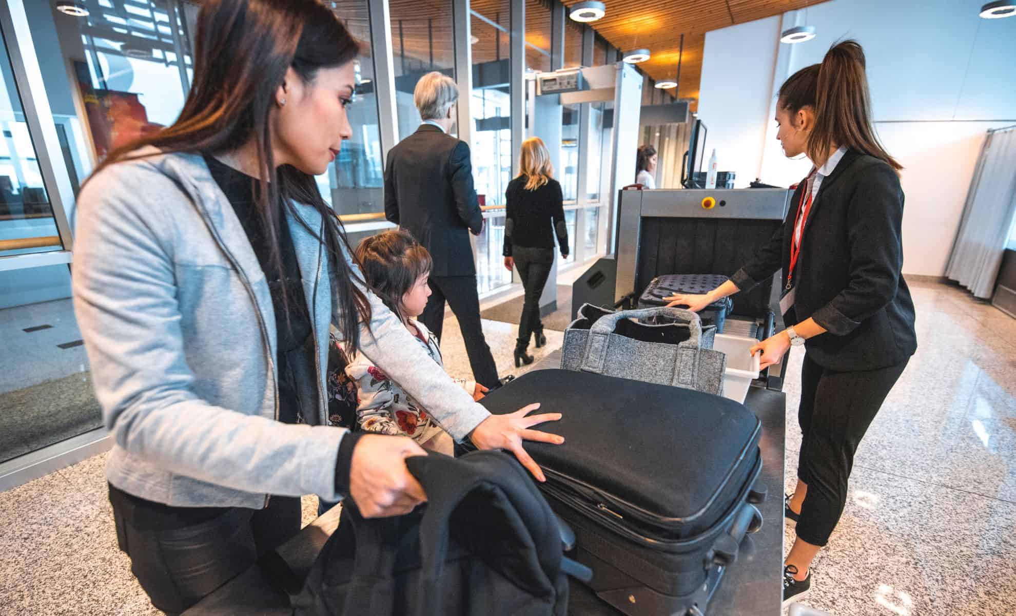 Aéroport d’Alger : objectif 10 min pour récupérer vos bagages Passagers récupérant leurs bagages à l'aéroport d'Alger.