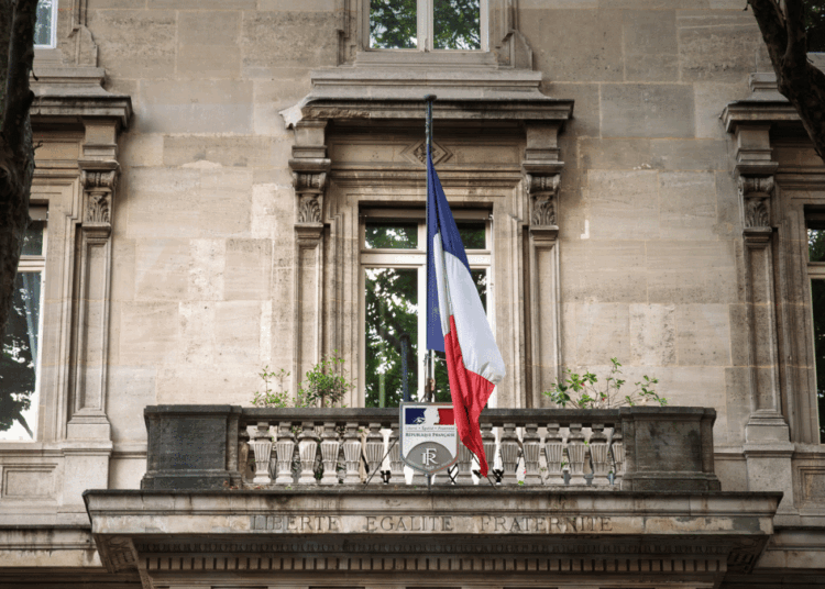 Algérie : en CDI depuis 13 ans en France sans titre de séjour
