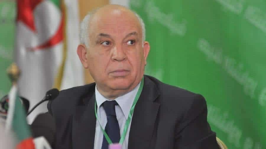 Algérie : Rahabi accuse Macron d’opportunisme diplomatique Rahabi lors d'une conférence, accusant Macron d'opportunisme diplomatique.